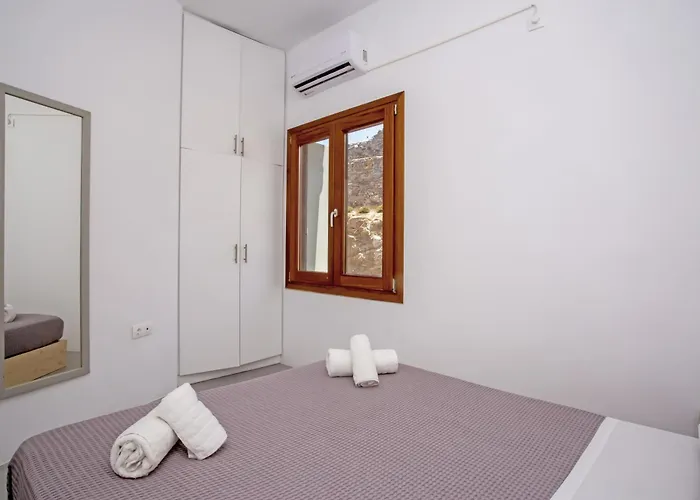 Kastro Shared Pool * Fanári