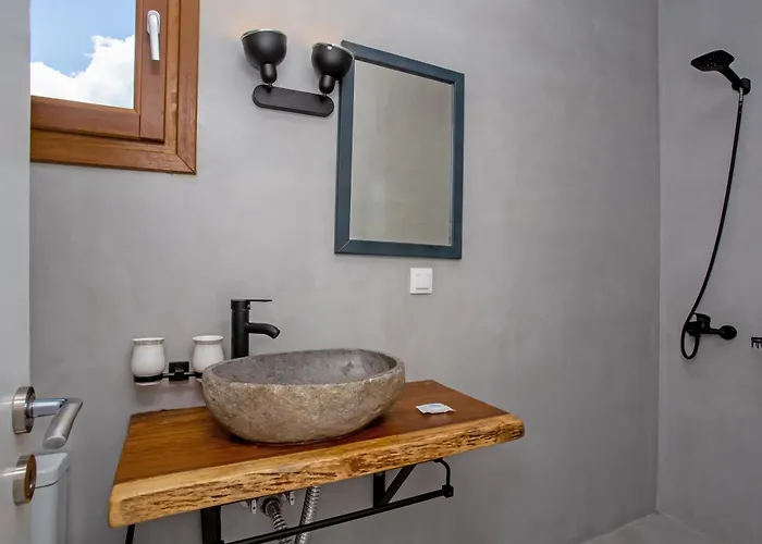 Kastro Shared Pool Apartment *