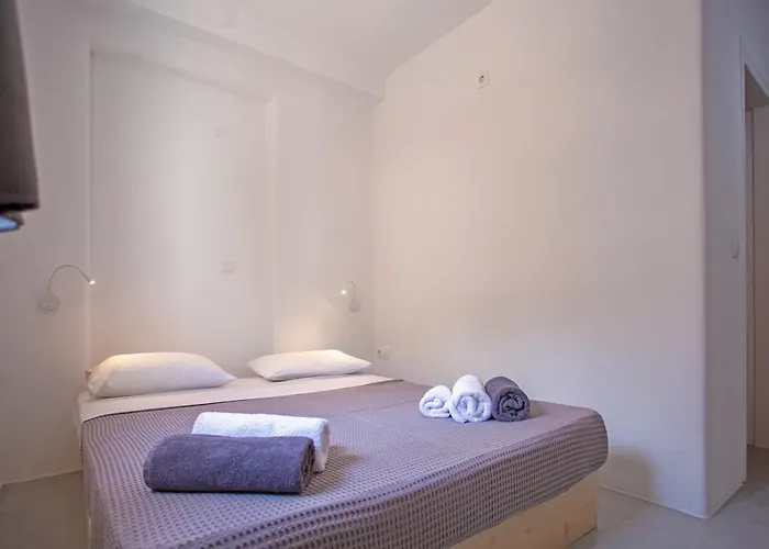 Kastro Shared Pool Fanári